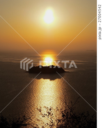 日の出　播磨灘の日の出　朝日 27004542