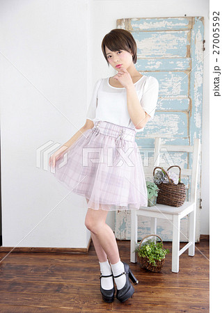 若い女性 ファッション ポートレート 若い女性 ファッション ポートレート 27005592