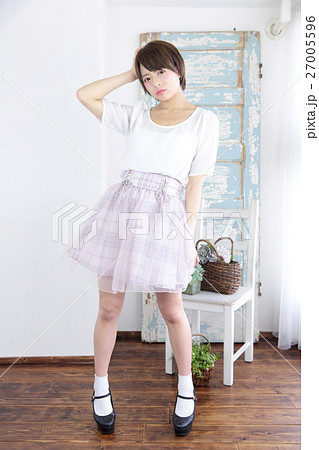 若い女性 ファッション ポートレート 若い女性 ファッション ポートレート 27005596