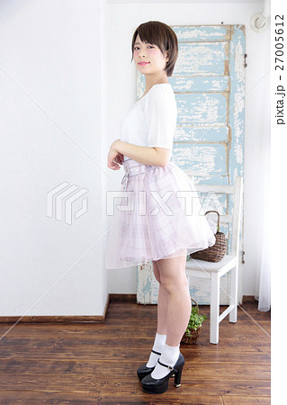 若い女性 ファッション ポートレートの写真素材
