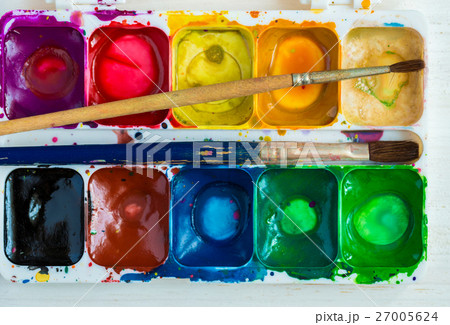 Artist brush and paint 27005624