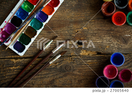 Watercolors and paint brush on wooden background Watercolors and paint brush on wooden background 27005640