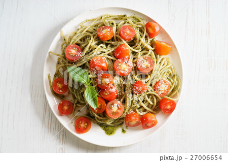 Pasta spaghetti with pesto sauce Pasta spaghetti with pesto sauce 27006654