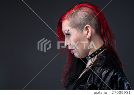 Informal woman in leather jacket, profile 27009951