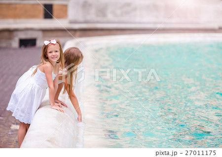 Adorable little girls near the Fountain of Trevi 27011175