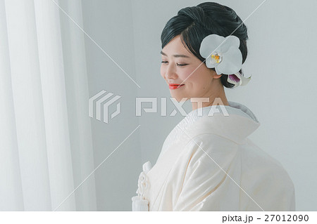 traditional Japanese wedding 27012090