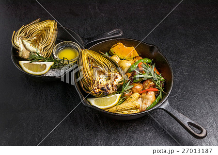 アーティチョーク 西洋野菜 Artichoke Dish of foreign vegetables アーティチョーク 西洋野菜 Artichoke Dish of foreign vegetables 27013187