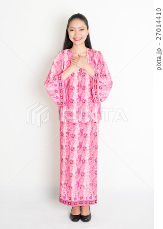 Southeast Asian girl greeting Southeast Asian girl greeting 27014410