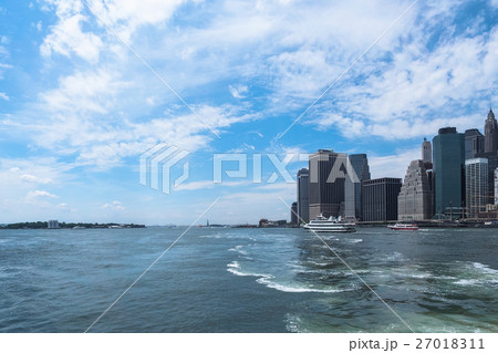 ニューヨーク・イーストリバー 27018311