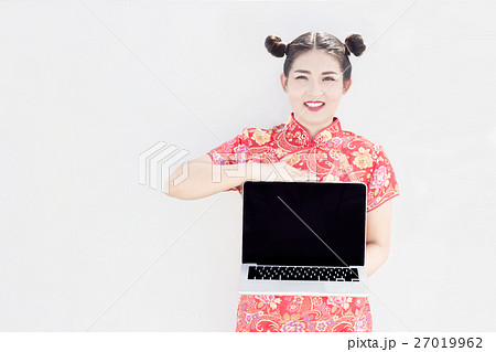 chinese lady show tablet on white chinese lady show tablet on white 27019962