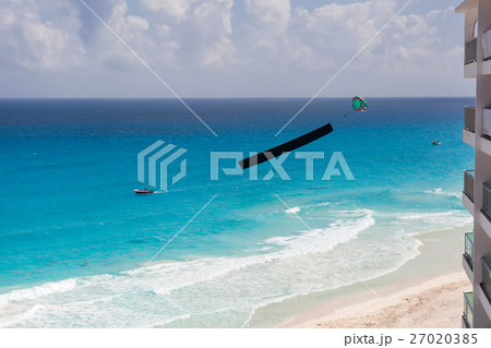 Advertisement beach parachute boat 27020385
