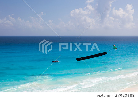 Advertisement beach parachute boat 27020388