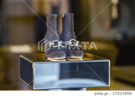 Women luxury shoes 27023909