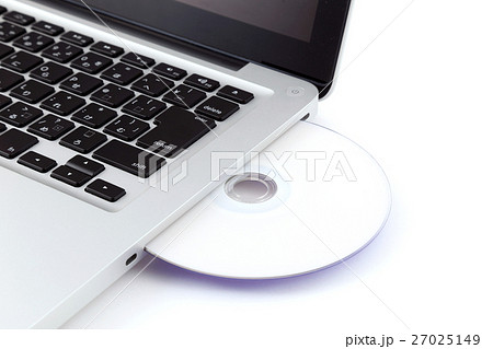 ノートパソコンとDVD 27025149