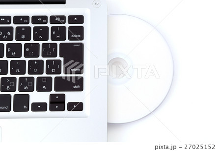 ノートパソコンとDVD 27025152