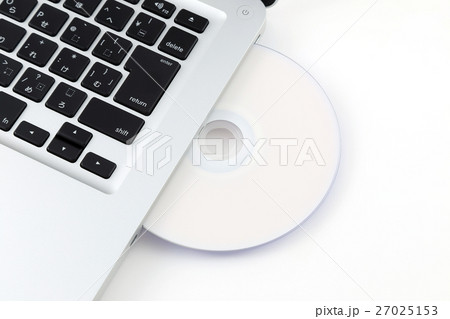 ノートパソコンとDVD 27025153