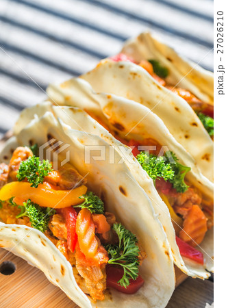 A chicken taco 27026210