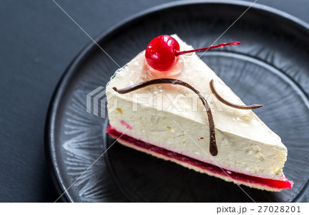 Raspberry cheesecake with sweet cherry 27028201