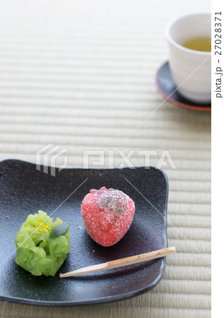 和菓子ーヤブコウジ、つるし柿 27028371