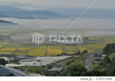 朝靄かかる置賜盆地 27031490