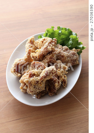 鶏の唐揚げ 縦構図 鶏の唐揚げ 縦構図 27036390