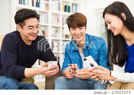 Lives of Young Adults Lives of Young Adults 27037373