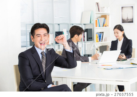 Daily Nine to Five Daily Nine to Five 27037555