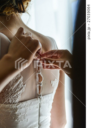 Garter on the leg of a bride, Wedding day moments Garter on the leg of a bride, Wedding day moments 27039064