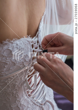 Garter on the leg of a bride, Wedding day moments Garter on the leg of a bride, Wedding day moments 27039068