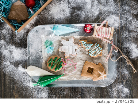 holiday gingerbreads 27041309