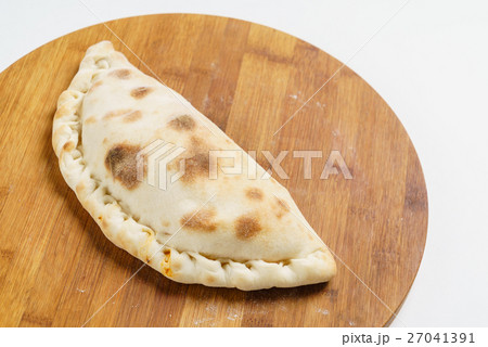 calzone pizza 27041391