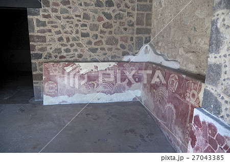 メキシコ　テオティワカン遺跡　ジャガーの神殿　ジャガーのレリーフ　 27043385