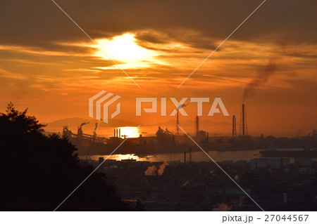 水島コンビナートの夕日 27044567