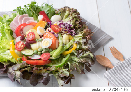 closed up of fresh mix vegetation salad 27045136