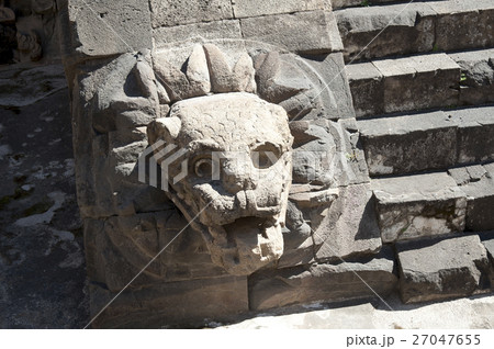 メキシコ テオティワカン遺跡 ケツァルコアトルのピラミッド メキシコ テオティワカン遺跡 ケツァルコアトルのピラミッド 27047655