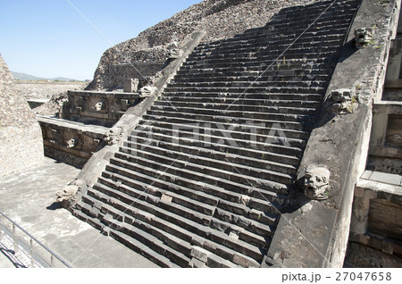メキシコ テオティワカン遺跡 ケツァルコアトルのピラミッド メキシコ テオティワカン遺跡 ケツァルコアトルのピラミッド 27047658