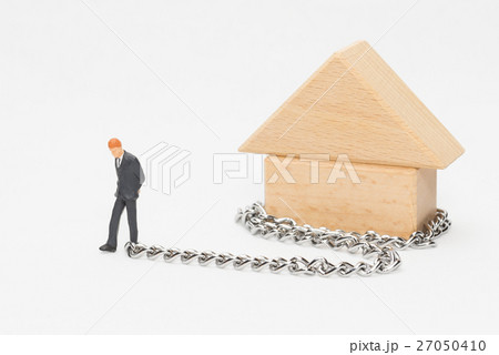 家に繋がれたビジネスマン 27050410