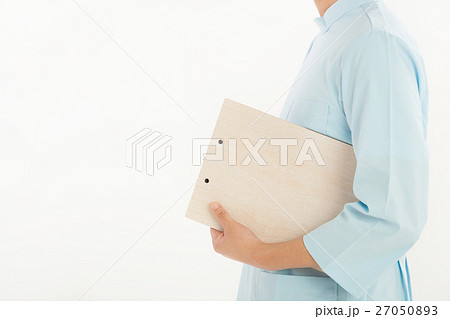 施術着を着た医師 27050893