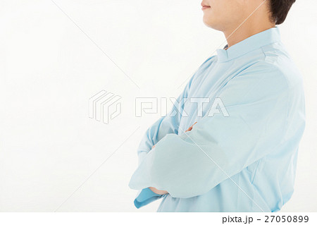 施術着を着た医師 27050899