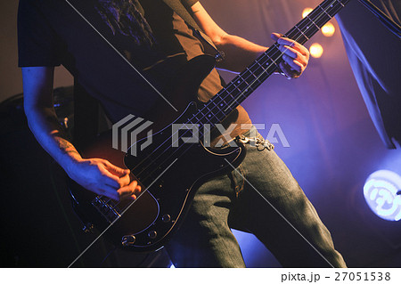 Electric bass guitar player, closeup Electric bass guitar player, closeup 27051538