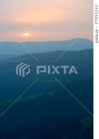 .sunrise in the mountains 27053241