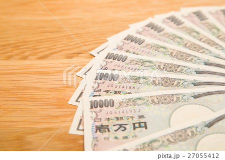 お金　大金　札束　副業　本職　金融　経済　一万円札　1万円札　壱萬円札　日本円　100万円　百万円 27055412