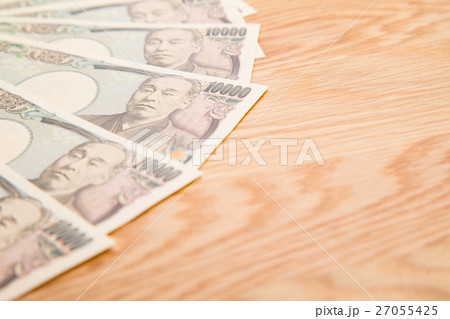 お金　大金　札束　副業　本職　金融　経済　一万円札　1万円札　壱萬円札　日本円　100万円　百万円 27055425