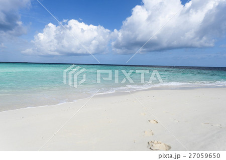 モルディブ 砂浜 リゾート 空 モルディブ 砂浜 リゾート 空 27059650