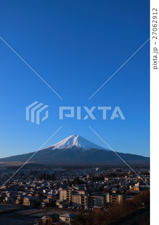 富士吉田富士見孝徳公園から快晴の富士山 27062912