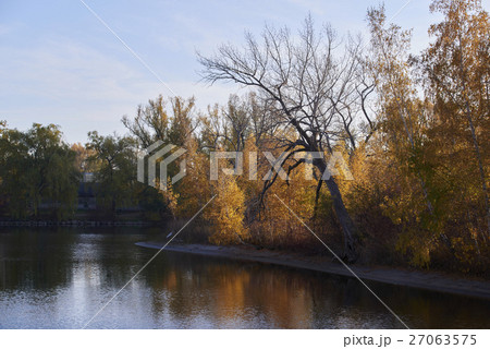 lake 27063575