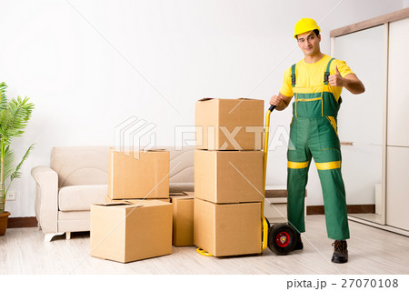 Man delivering boxes during house move Man delivering boxes during house move 27070108