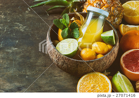 Variety of citrus fruits 27071416