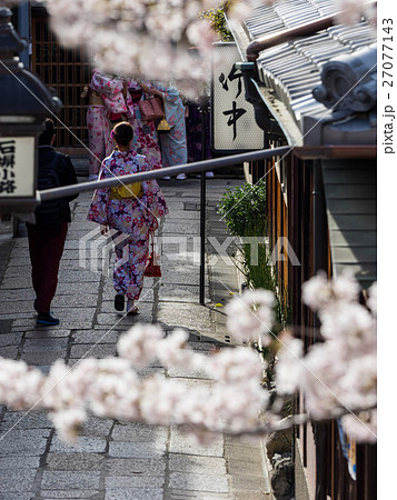 春の京都 石堀小路 春の京都 石堀小路 27077143