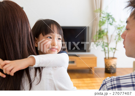 家族団らん 27077407